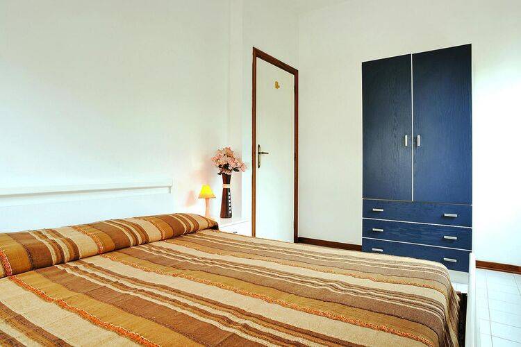 Holiday apartment with patio & yard | Next to the beach | Pet-friendly — photo 5