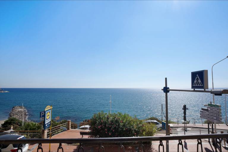 Apartment with fast internet | Sea view — photo 2