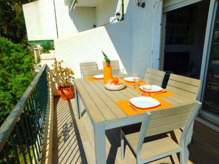 House with patio — photo 5