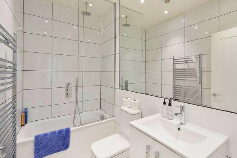 3-Bed South Kensington Flat with Outdoor Terrace — photo 4