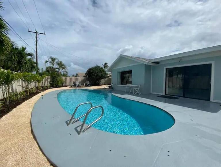 House  Satellite Beach