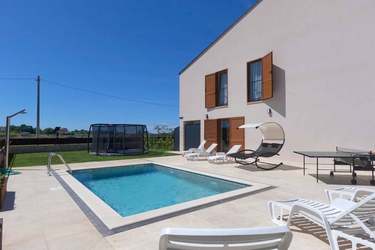 Brand New Modern apartment for 4+2 guests with shared pool — photo 2