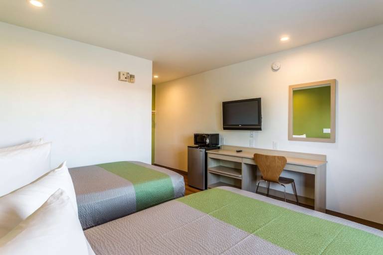 Motel  Needles