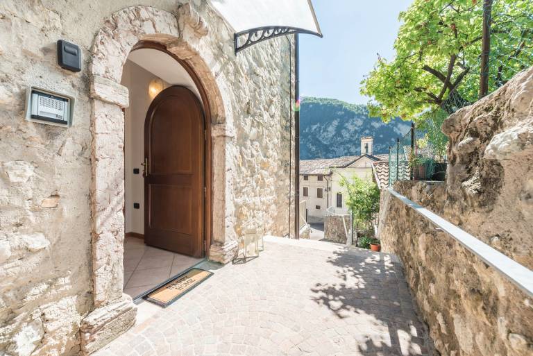 Fully equipped beautiful holiday apartment with terrace & garden | Mountain view | Pet-friendly — photo 3