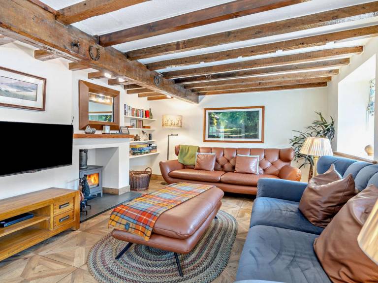 Cottage with barbeque & yard | Water view in Grange-over-Sands