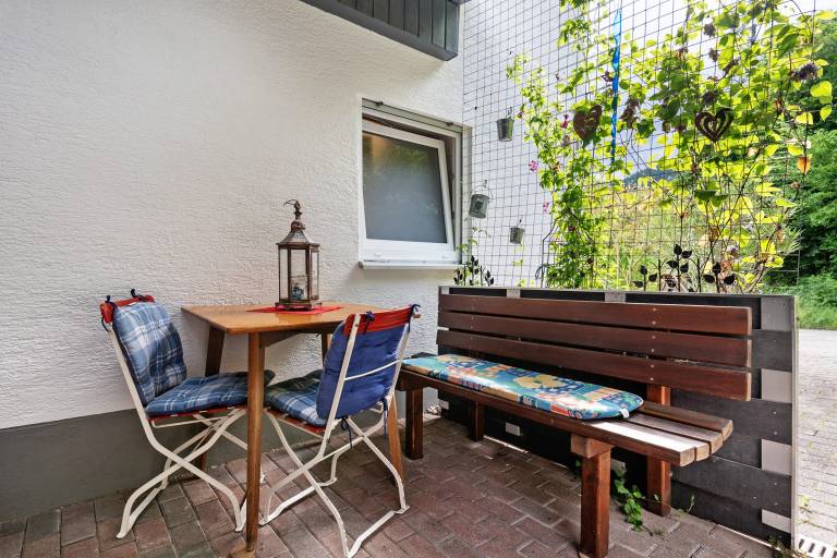 Holiday apartment with yard & patio | Garden view — photo 2