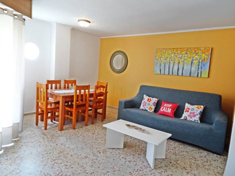 Holiday apartment with pool, garden & patio — photo 2