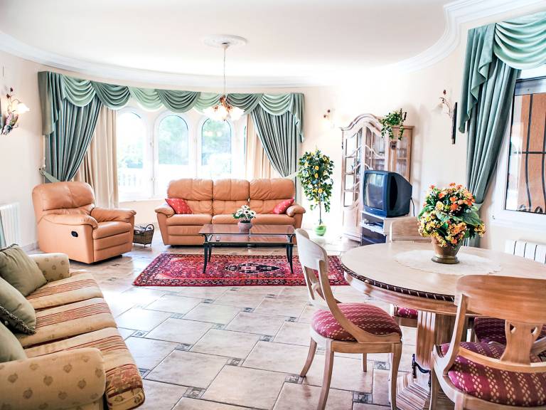 Fully equipped vacation home with terrace, private pool & grill | Pet-friendly — photo 2