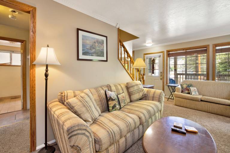 Family-oriented pleasant cabin with jacuzzi, patio & grill | Mountain view | Good for workation | Pet-friendly — photo 4