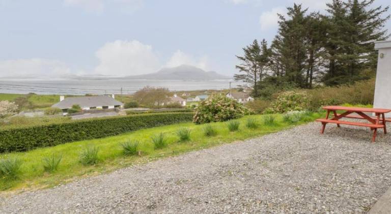 House with 1 room for 6 persons in Galway