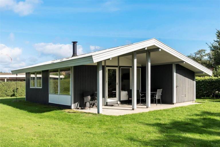 Vacation home with terrace & barbeque — photo 3