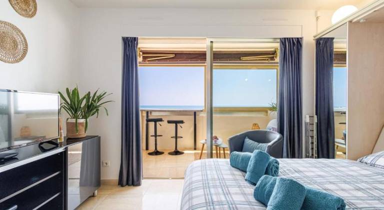 Sea View- Beach- Chic & Air-Conditioned in Cagnes-sur-Mer