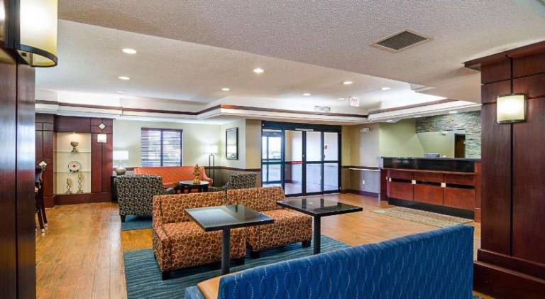 Comfort Inn & Suites Hutchinson — photo 3