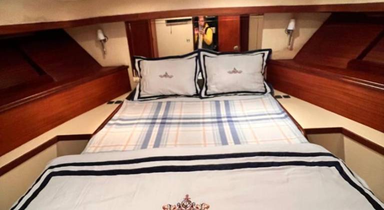 Boat with 1 room for 6 persons — photo 2