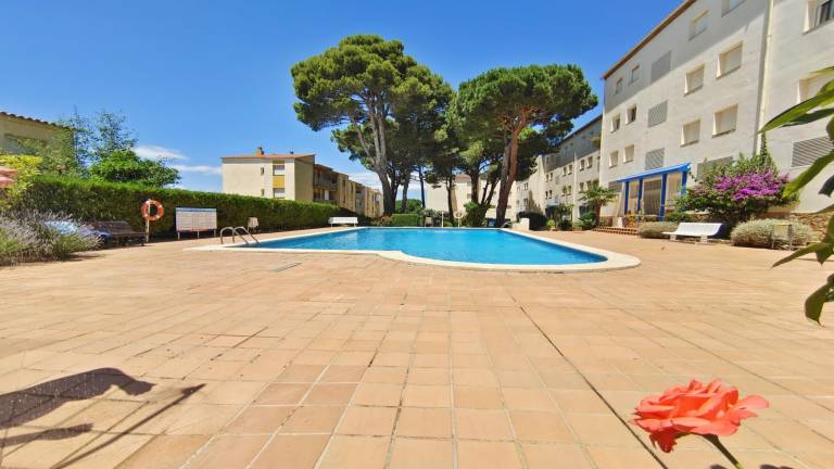 Nice rental apartment with pool, garden & terrace | Mountain view | Close to the beach | Pets are welcome in L'Escala