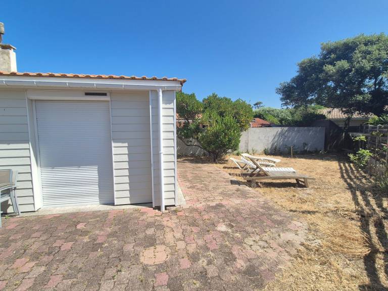Vacation home with terrace, yard & barbecue — photo 5