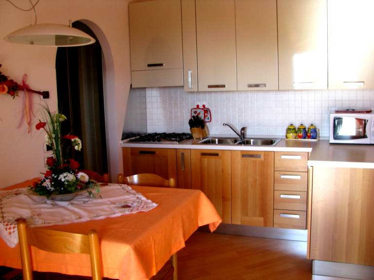 Rental apartment with yard — photo 4