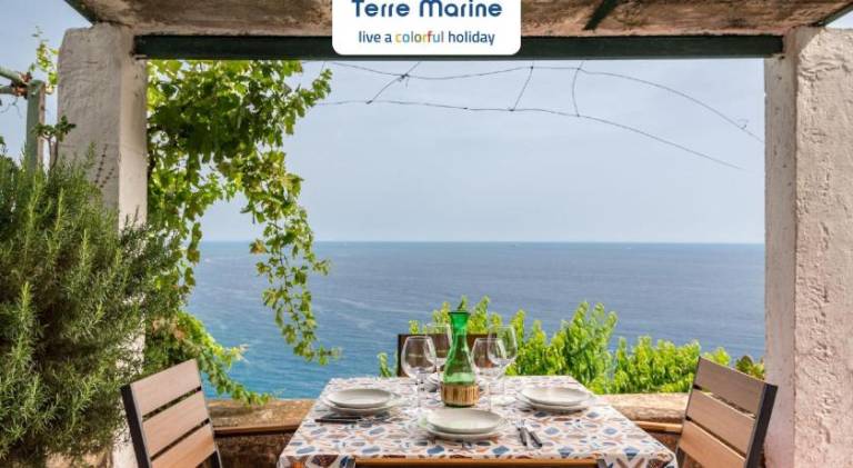 House with 2 rooms for 4 persons in La Spezia
