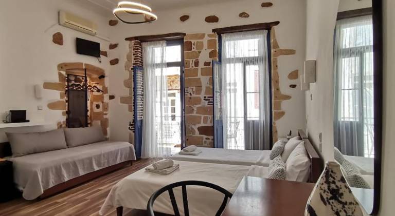 Serviced apartment with patio in Chania