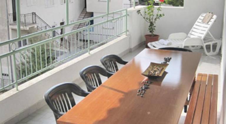 Apartment with terrace & garden — photo 2