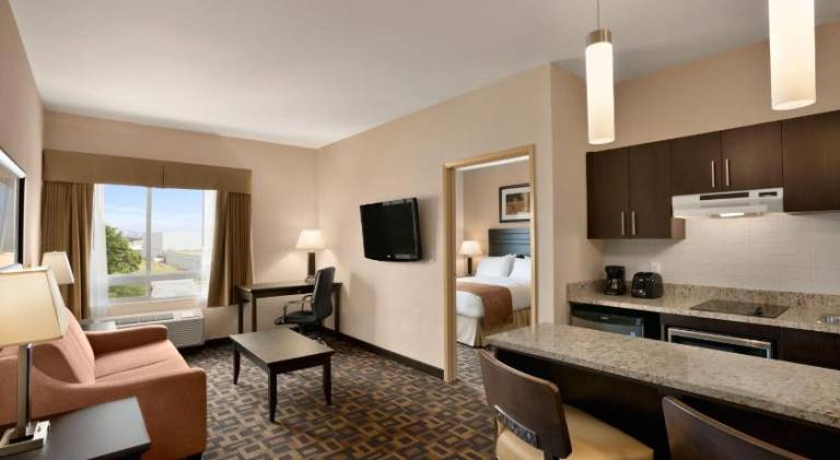 Days Inn & Suites by Wyndham Winnipeg Airport Manitoba — photo 3