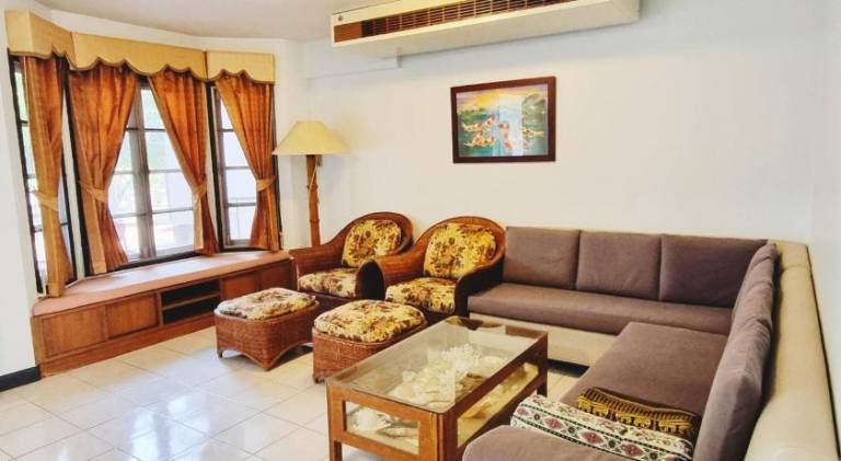 Beautiful vacation home with patio, yard & barbeque | Suitable for remote work | Pets are welcome — photo 2