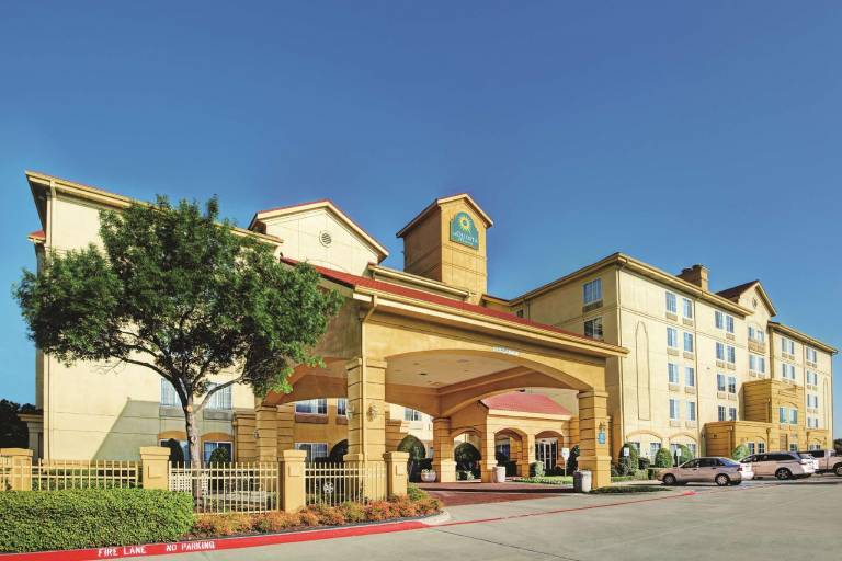 La Quinta Inn & Suites by Wyndham DFW Airport South / Irving in Irving, TX