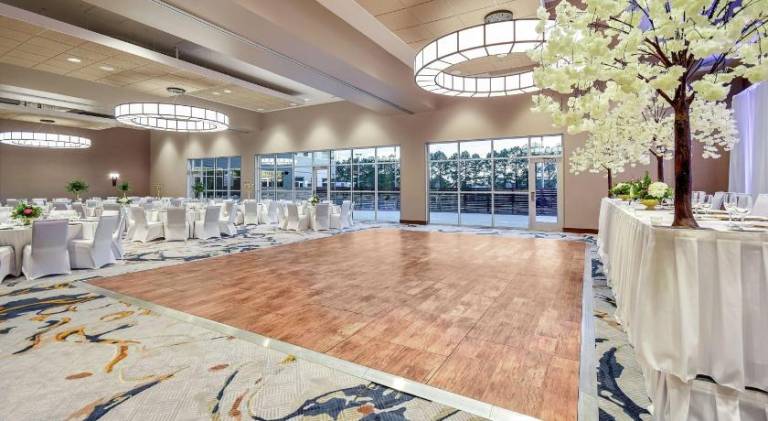 Embassy Suites Jonesboro Red Wolf Convention Center — photo 4