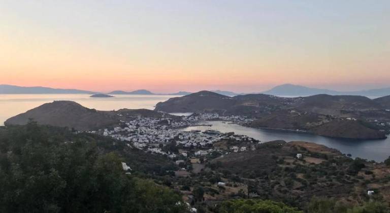 Villa with barbeque, patio & yard in Patmos