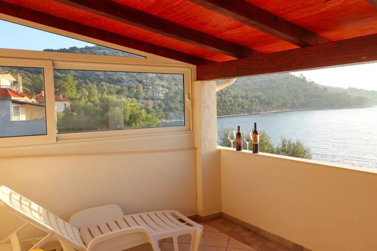 Ferienwohnung in Skrivena Luka, Uble, Kroatien für max. 3 Personen Ferienwohnung in Skrivena Luka, Uble, Kroatien für max. 3 Personen