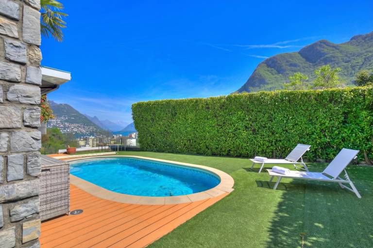 Villa with private pool & yard | Water view | Pets are welcome in Paradiso