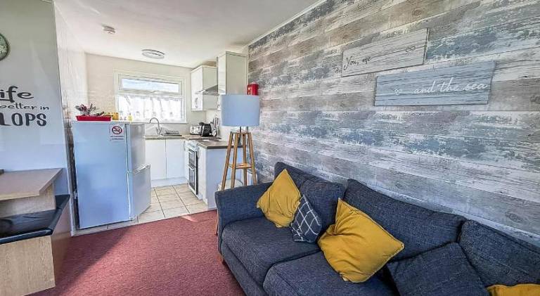 Beautiful Chalet With Free Wifi Nearby Hemsby Beach In Norfolk Ref 59096S — photo 3