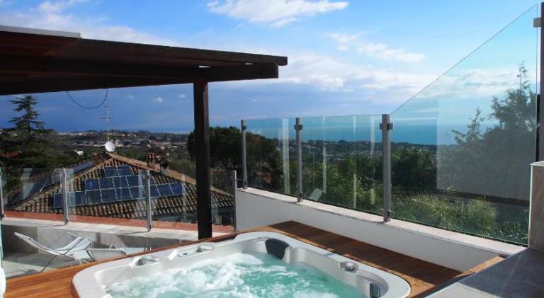 Serviced apartment with pool, sauna & jacuzzi — photo 4