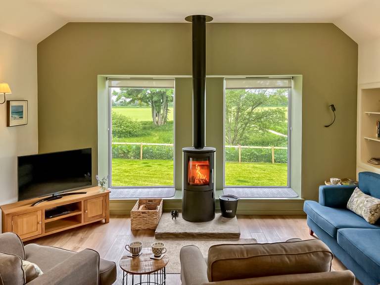 Family-oriented cottage with yard | River view | Pets are welcome — photo 5