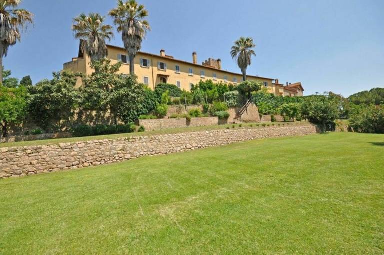 Villa with patio, yard & private pool — photo 5