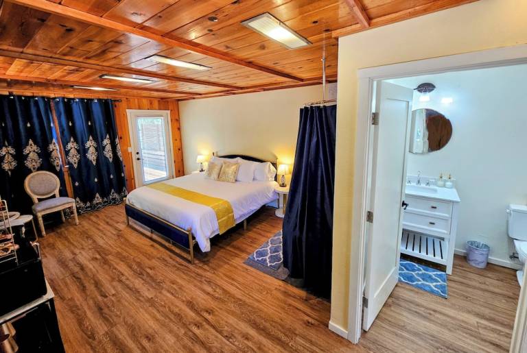 Lodge  Kernville
