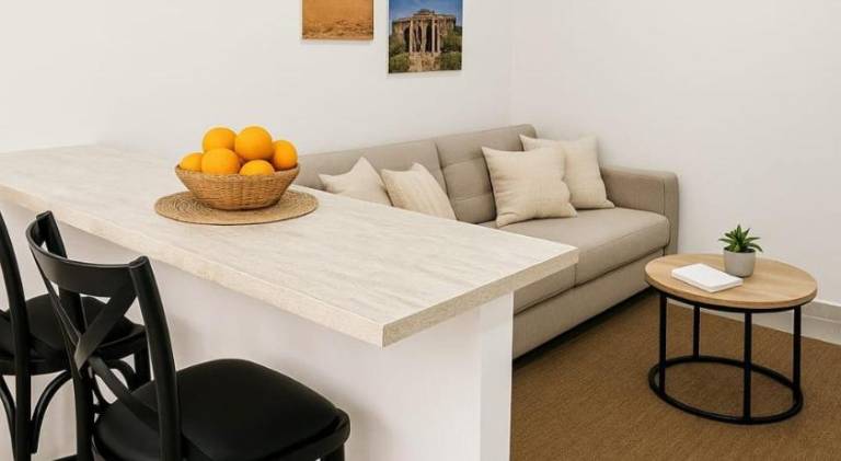 Charming apartment with patio | Close to Rainbow Street | Pets allowed — photo 3