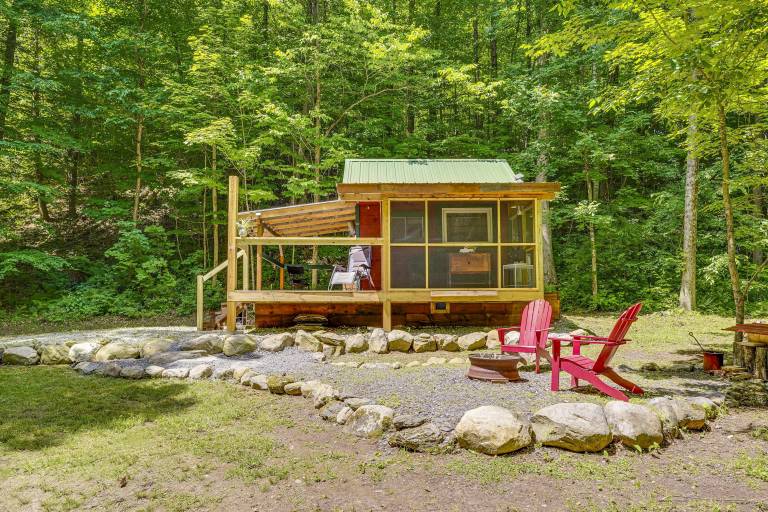 Solar-Powered Brandon Studio Cabin: Hiking Access — photo 2