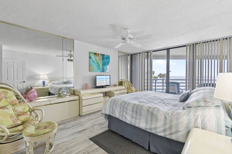 Condo Surf Racquet Club Condo