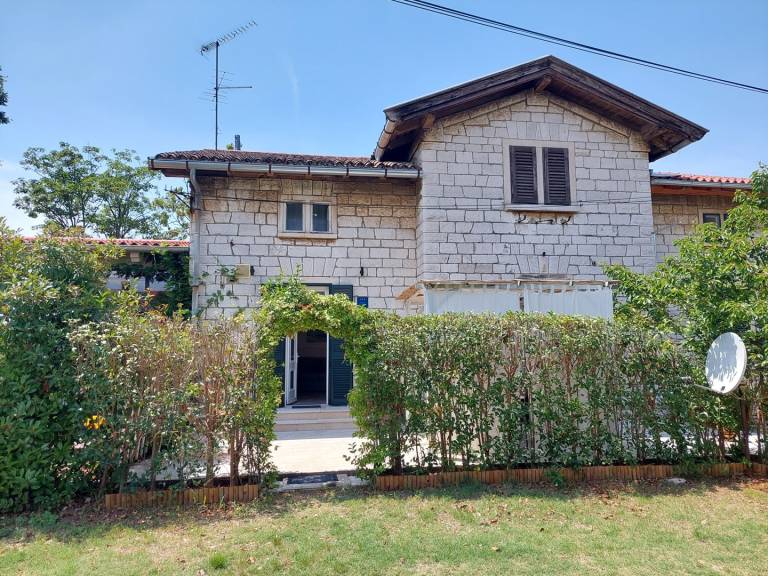 Rental apartment with garden & terrace | Pets are welcome in Porec