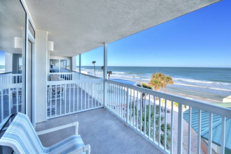 Condo  Ellinor Village