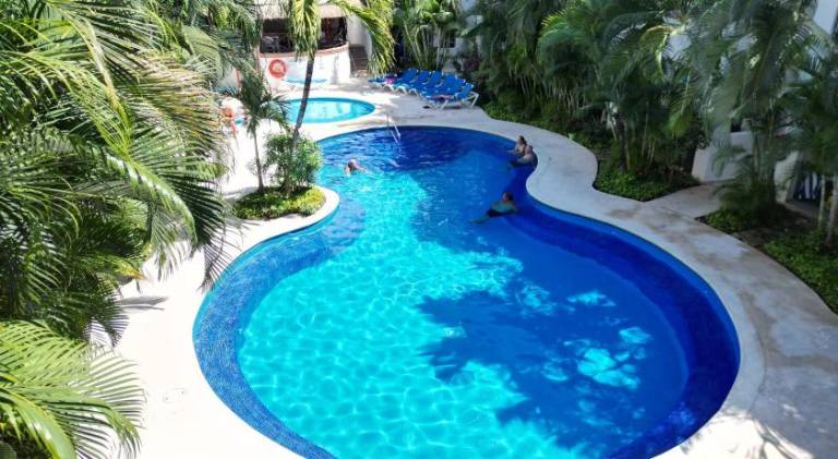 Modern 2BR Apt-3 Baths-Pool-Wi-Fi-Steps to Beach — photo 3