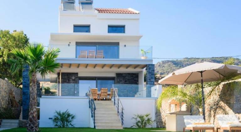 Villa with pool — photo 3