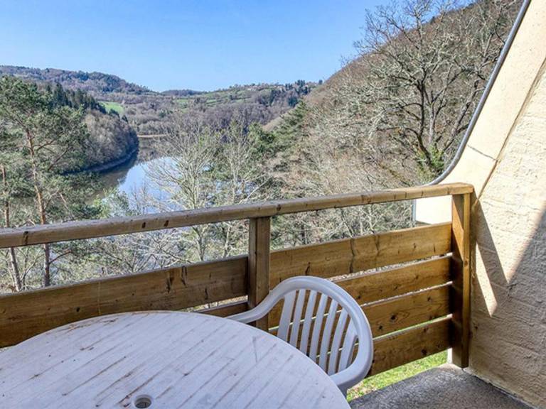 Rental apartment with pool & patio | Lake view — photo 4