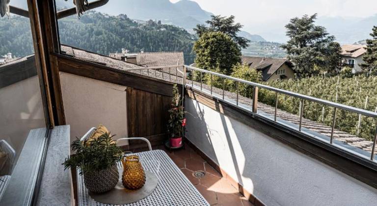 Holiday apartment with terrace & garden — photo 3
