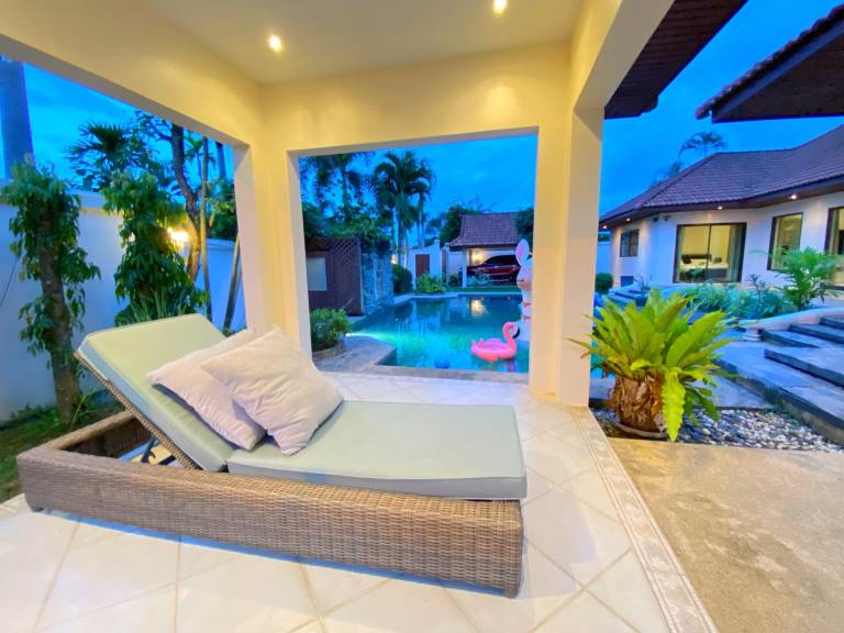Villa with pool, grill & yard | Perfect for remote work | Pets are welcome — photo 3