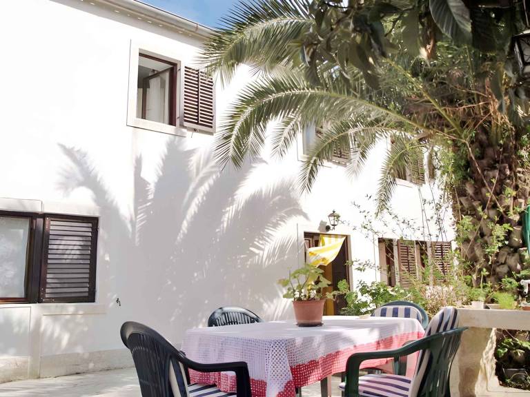 Holiday apartment with terrace and washing machine — photo 2