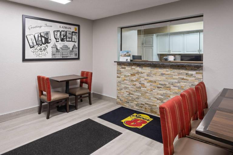 Super 8 by Wyndham Latham/Albany Airport — photo 3
