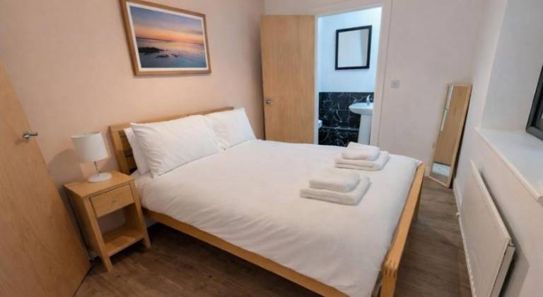 2-Min Walk to Belfast Centre - Bright Spacious with Views - Free Secure Parking — photo 5