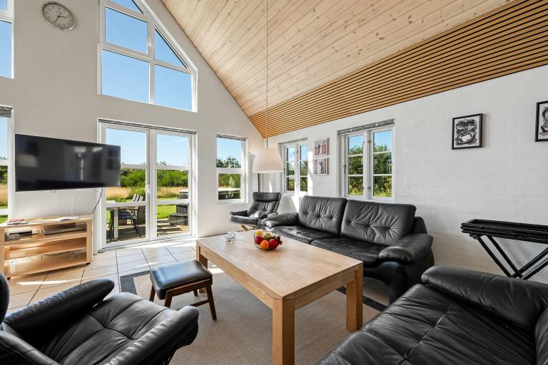 House with hot tub & sauna — photo 5